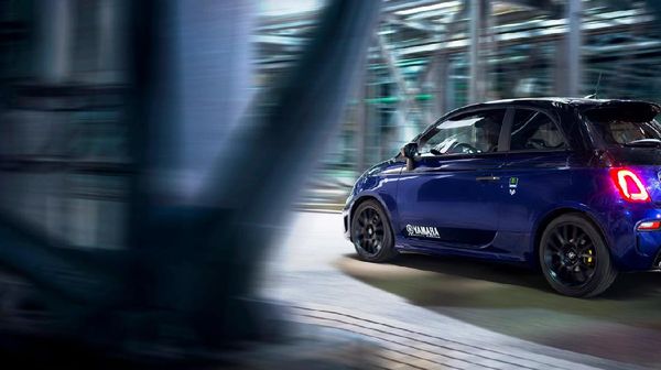 Bukan Motor MotoGP, Monster Energy Yamaha Ini Bentuknya Mobil