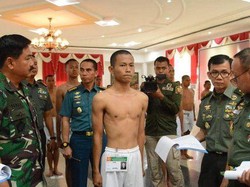 Bangga Jadi Anak Tukang Bubur Ayam, Imron Siap Jadi Tentara