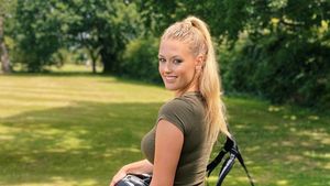 Potret Wanita Cantik yang Curi Atensi di Lapangan Golf Sampai Ring Tinju
