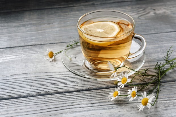 Studi lain juga menemukan bahwa wanita minum chamomile tea selama dua minggu melaporkan kualitas tidur yang lebih baik.