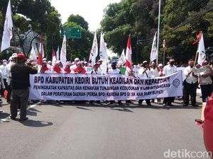 Digaji Rp 125 Ribu, Ratusan Anggota BPD di Kediri Demo Minta Naik Honor