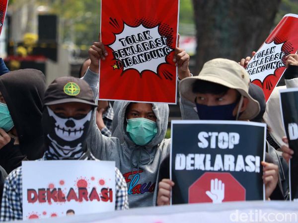 Demo Gedung Sate, Massa Tolak Deklarasi KAMI