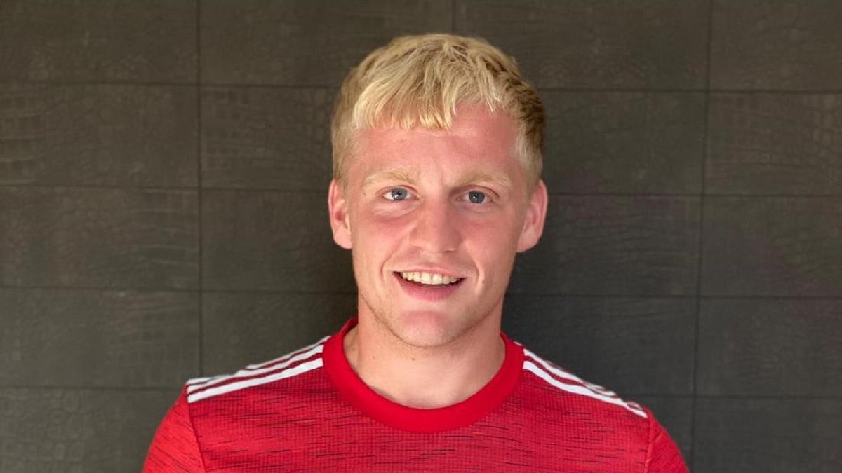 Donny van de Beek resmi menjadi rekrutan pertama Manchester United di bursa musim panas 2020. (Foto: Twitter @ManUtd)