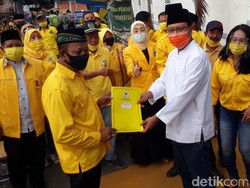 Gus Ipul Diminta Perhatikan Pasar Mebel Bukir Pasuruan