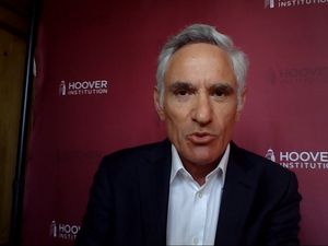 Bentrok dengan Dr Fauci, Trump Kenalkan Penasihat COVID-19 Baru