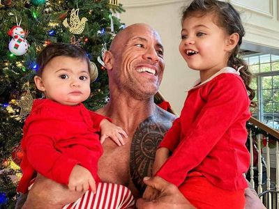 7 Potret Keluarga Dwayne Johnson yang Positif Corona