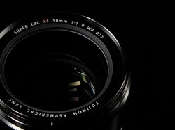 Fujifilm Rilis Lensa f/1.0 untuk Mirrorless