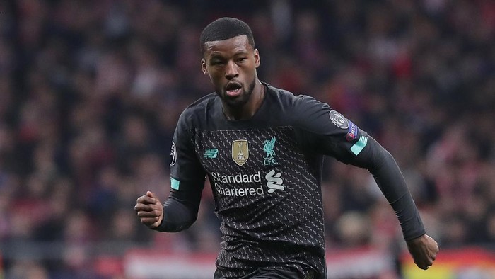 MADRID, SPAIN - FEBRUARY 18: Georginio Wijnaldum of Liverpool FC controls the ball during the UEFA Champions League round of 16 first leg match between Atletico Madrid and Liverpool FC at Wanda Metropolitano on February 18, 2020 in Madrid, Spain. (Photo by Gonzalo Arroyo Moreno/Getty Images)
