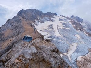 Kabar Buruk, Gletser Ikonik di Italia Diprediksi Hilang 15 Tahun Lagi
