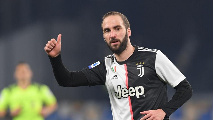 NAPLES, ITALY - JANUARY 26: Gonzalo Higuain of Juventus during the Serie A match between SSC Napoli and  Juventus at Stadio San Paolo on January 26, 2020 in Naples, Italy. (Photo by Francesco Pecoraro/Getty Images)
