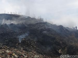 Setengah Hektare Gunung Sampah di Cianjur Ludes Terbakar