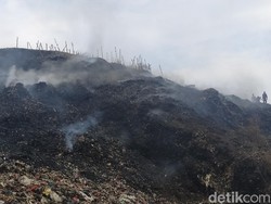Setengah Hektare Gunung Sampah di Cianjur Ludes Terbakar