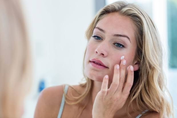 Selama menggunakan The Ordinary Peeling Solution, gunakan sunscreen dan hindari beraktivitas di bawah sinar matahari atau di luar ruangan.