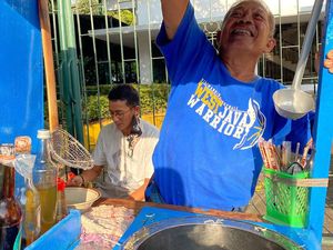 Jajan Mie Ayam di PL, Sandi Uno : Saya Masih Ada Utang Nggak?