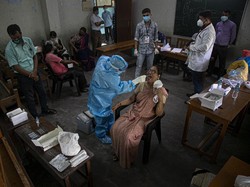 India Tembus 4 Juta Kasus Corona, Puluhan Demonstran Anti-Lockdown Ditangkap