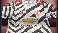 Dalam beberapa waktu terakhir, bocoran jersey ketiga itu memang sudah berseliweran. (Foto: internet/Twitter)