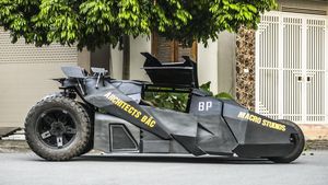 Penampakan Modifikasi Motor 400 cc yang Diubah Jadi Batmobile
