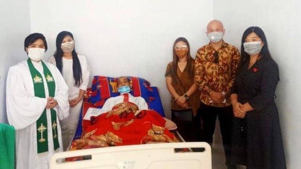 Pasangan Minahasa Menikah di RS
