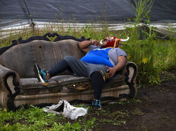 Pegulat Meksiko Bertahan Hidup di Tengah Pandemi