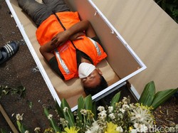 Hukuman Pelanggar Aturan COVID-19 di Berbagai Negara dan Indonesia