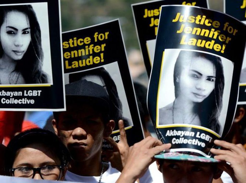 Filipina Tunda Pembebasan Awal Marinir AS yang Bunuh Transgender Filipina Tunda Pembebasan Awal Marinir AS yang Bunuh Transgender