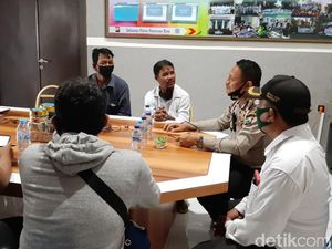 Pemotor di Pasuruan yang Nyetir dengan Satu Kaki Diamankan dan Minta Maaf Pemotor di Pasuruan yang Nyetir dengan Satu Kaki Diamankan dan Minta Maaf