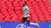 Pierre-Emerick Aubameyang ada di tempat ketiga. Pemain Arsenal ini terus membuktikan bahwa dirinya adalah mesin gol Arsenal, setelah gol-golnya mengantarkan The Gunner juara Piala FA di akhir musim lalu dan Community Shield (Getty Images/Pool)
