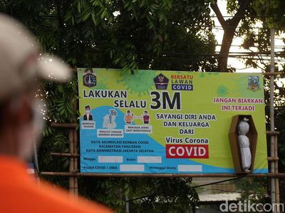 Pocong-Mumi Gentayangan Kampanye Cegah Corona di Jaksel