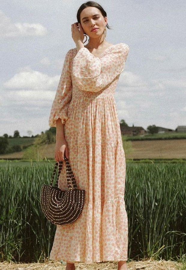 Prairie/pinterest.com/fashionhola Dress bermotif ini cocok digunakan oleh wanita berhijab karena tidak ketat.