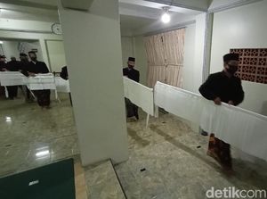 Potret Prosesi Salin Luwur Sunan Muria yang Digelar Tertutup Terbatas Potret Prosesi Salin Luwur Sunan Muria yang Digelar Tertutup Terbatas