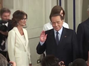 Eks PM Italia Silvio Berlusconi Positif Covid-19