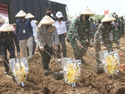 Cegah Krisis Pangan, TNI-Polri Tanam Jagung di Lahan 350 Hektare