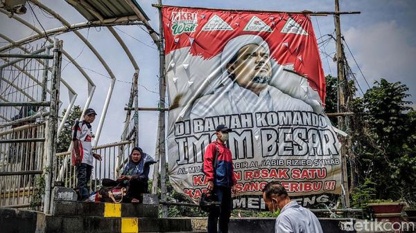 Spanduk Habib Rizieq Bertebaran di Jakarta