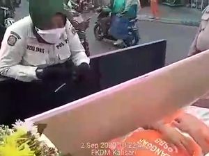 Tak Pakai Masker, Pelanggar PSBB Dimasukkan ke Peti Mati