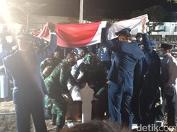 Tangis Iringi Pemakaman Pilot Pesawat Tempur yang Tergelincir di Lanud Iswahjudi