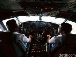 Begini Potret Ruang Kemudi Pesawat Garuda Begini Potret Ruang Kemudi Pesawat Garuda