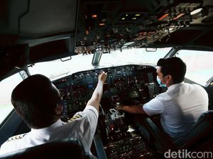 Terpopuler: Pilot Pamer Jendela Kecil Rahasia, Netizen Kaitkan dengan Delay