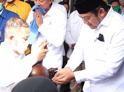 Bersuci Air Petilasan Warnai Pendaftaran Aji-Gagarin ke KPU Pacitan