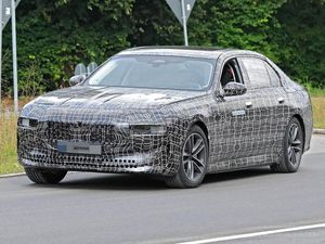 Genderang Perang Sedan Mewah Listrik Kelas Dewa Dimulai!