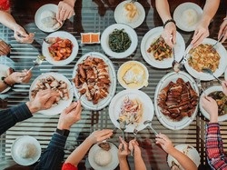 Hukum Membuang Makanan dalam Islam, Bolehkah Dilakukan?