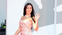 Pacar Cristiano Ronaldo Eksis Lagi di Red Carpet, Pakai Gaun Super Seksi