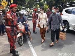 Didampingi Selvi, Gibran Tiba di Kantor PDIP Jelang Daftar Pilkada Solo