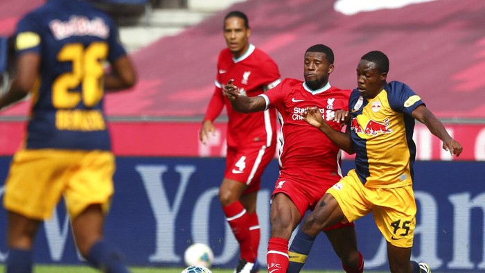 Liverpools Georginio Wijnaldum, left, and Salzburgs Enock Mwepu challenge for the ball during a friendly soccer match between RB Salzburg and FC Liverpool in Salzburg, Austria, Tuesday, Aug.25, 2020. (AP Photo/Matthias Schrader)