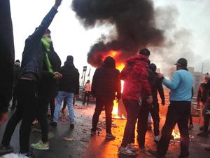 Amnesty: Demonstran Iran yang Ditahan Dicambuk, Dilecehkan dan Disetrum