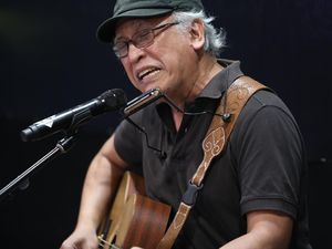 Kembali ke Rumah, Iwan Fals Rajin Bikin Lagu saat Pandemi Kembali ke Rumah, Iwan Fals Rajin Bikin Lagu saat Pandemi