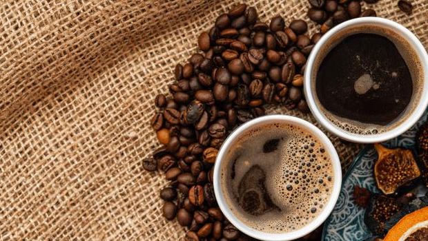 mengkonsumsi kafein, jika berlebihan itu bisa menyebabkan migrain atau sakit kepala,