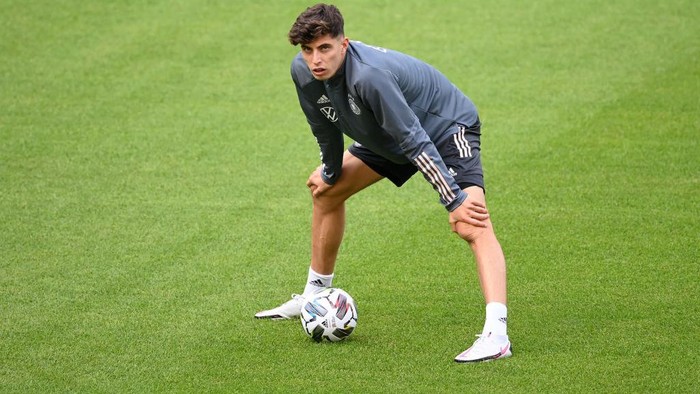 STUTTGART, GERMANY - SEPTEMBER 02: Kai Havertz warms up ahead of a training session at Robert-Schlienz-Stadion on September 02, 2020 in Stuttgart, Germany. Germany will face Spain in their UEFA Nations League group stage match on September 3, 2020. (Photo by Matthias Hangst/Getty Images)