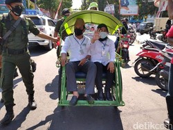 Usai Ziarahi Makam Mbah Lamong, Kartika-Saim Daftar ke KPU Lamongan