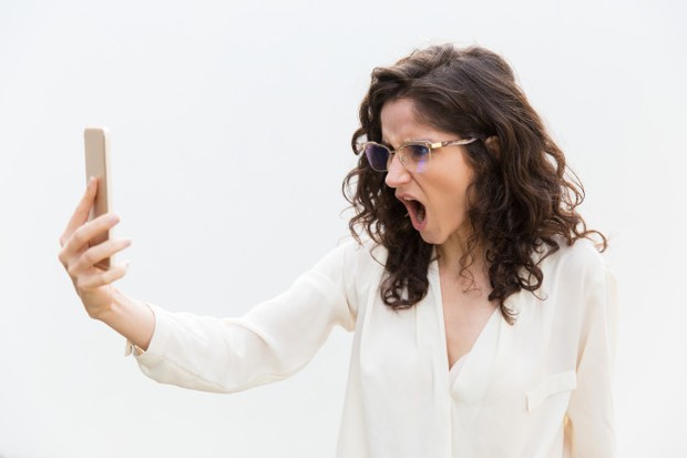 untuk perawatan kulit berjerawat, jangan mudah percaya dengan trik-trik yang beredar di media sosial tanpa cek-ricek kebenarannya terlebih dahulu