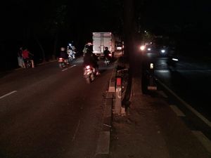Ini TKP Kecelakaan Maut Bocah Bonceng 3 di Jaktim, Masih Ada Bercak Darah Ini TKP Kecelakaan Maut Bocah Bonceng 3 di Jaktim, Masih Ada Bercak Darah